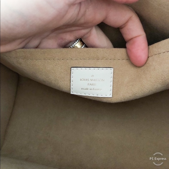 In Stores! Louis Vuitton On My Side Greige Tote - Picture 14 of 15